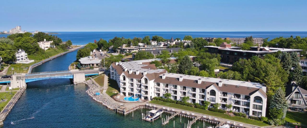 359 Edgewater Inn Charlevoix Esterno foto