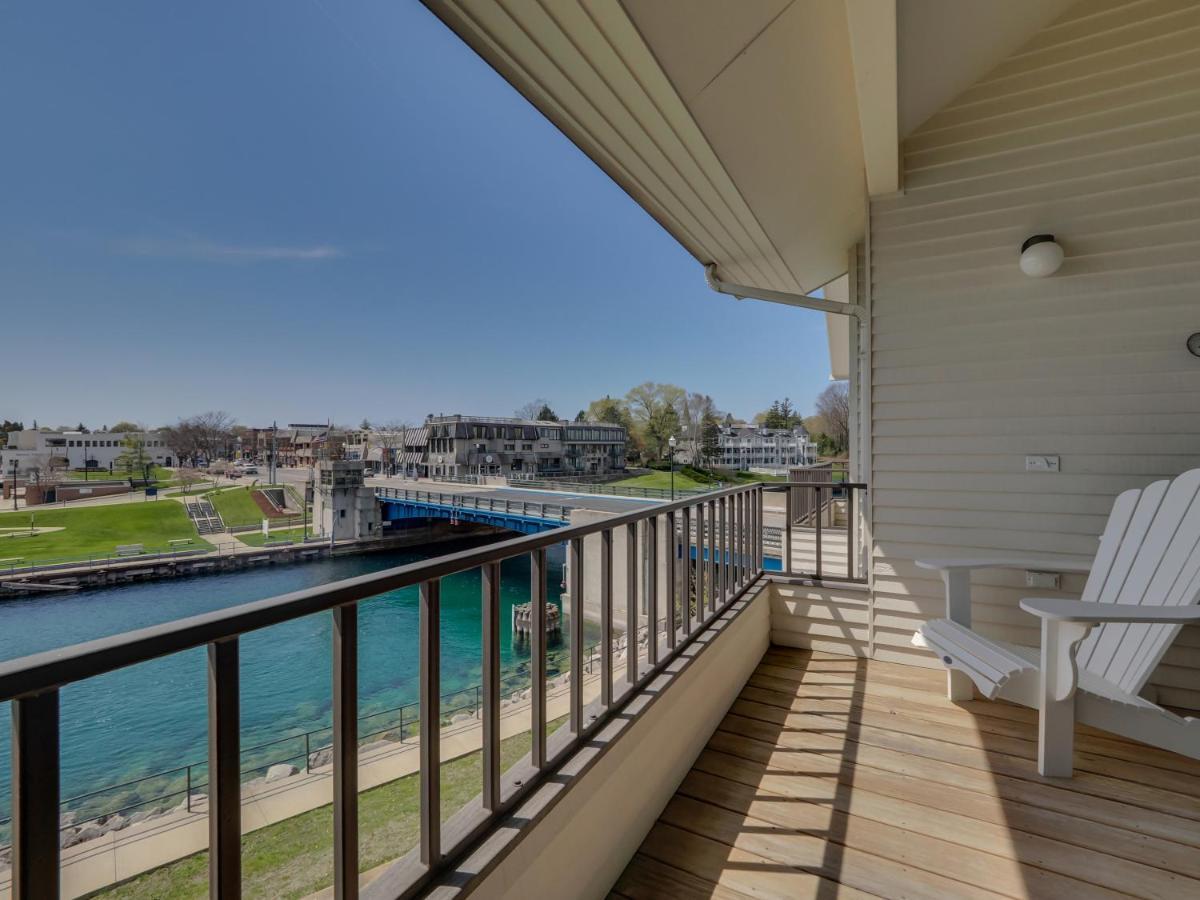 359 Edgewater Inn Charlevoix Esterno foto